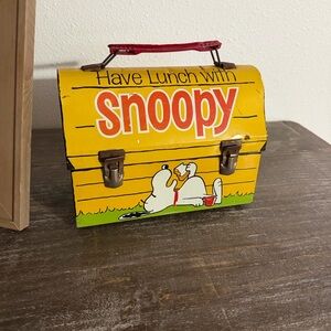 Thermos Yellow Snoopy Lunchbox with Red Handle and Green Base